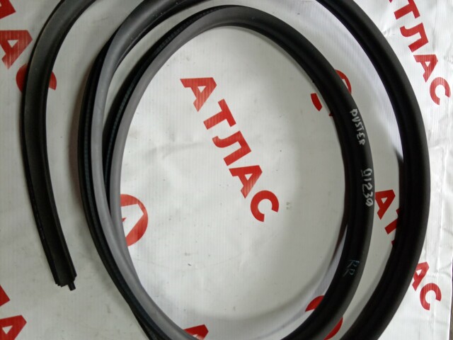 Уплотнитель RENAULT Duster 