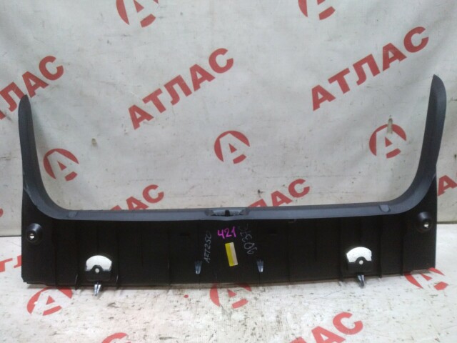 Накладка замка багажника TOYOTA Avensis 