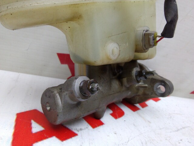 Главный тормозной цилиндр TOYOTA Probox 