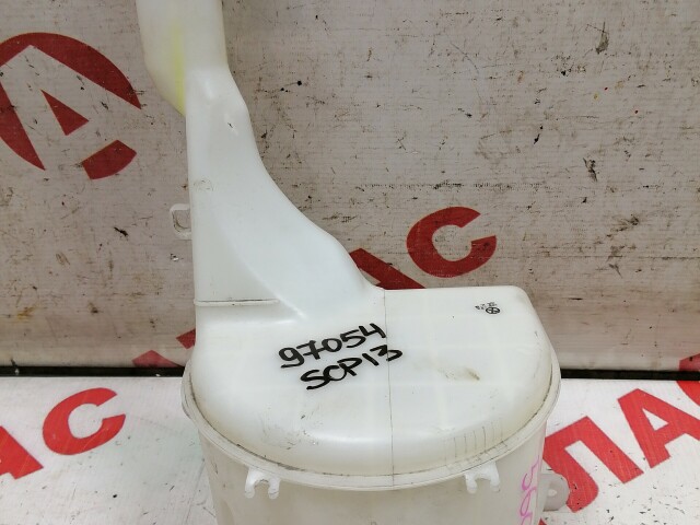 Бачок омывателя TOYOTA Vitz 