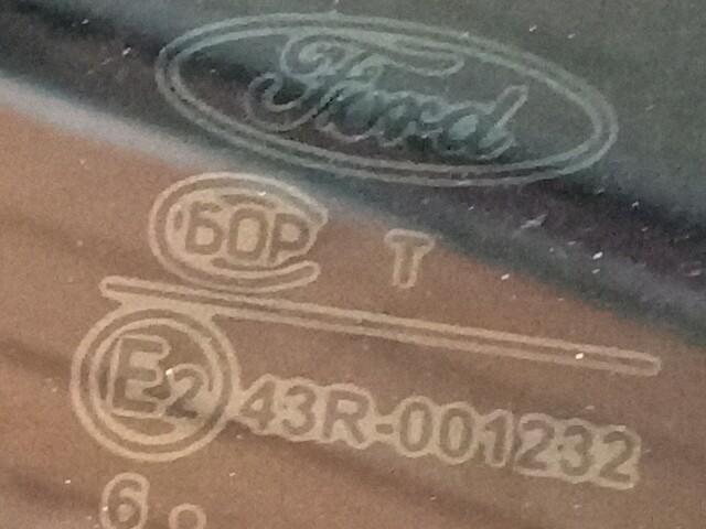 Стекло собачатника FORD Focus II 