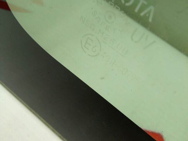 Стекло собачатника TOYOTA Succeed 