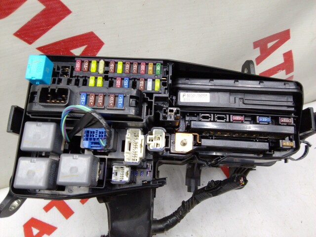 Блок предохранителей TOYOTA Camry 2AR-FXE