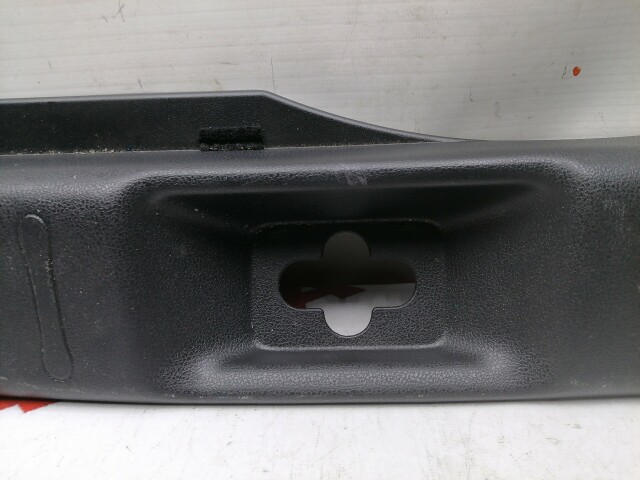 Накладка замка багажника NISSAN Juke 