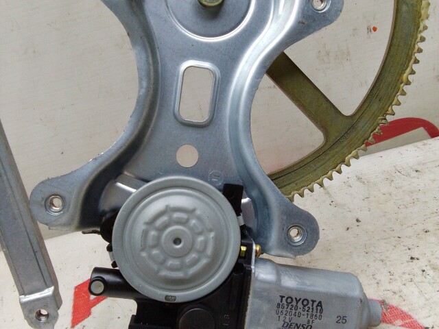 Стеклоподъемник TOYOTA Corolla Runx 