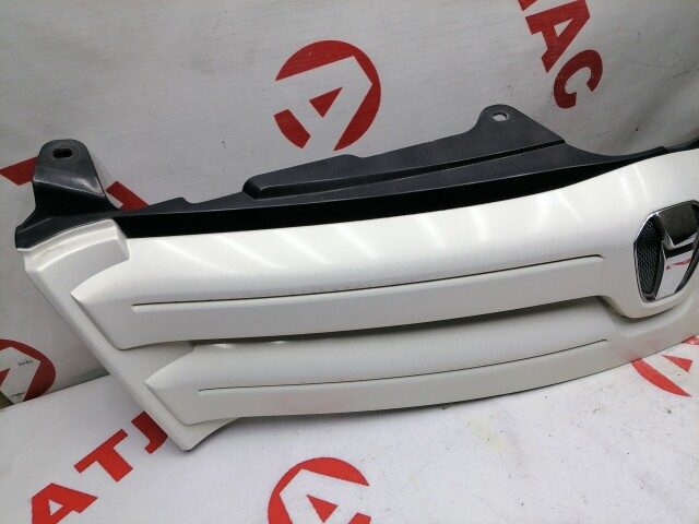 Решетка радиатора TOYOTA Ist 