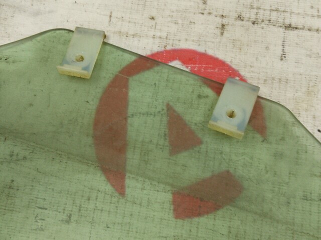 Стекло MAZDA Premacy 