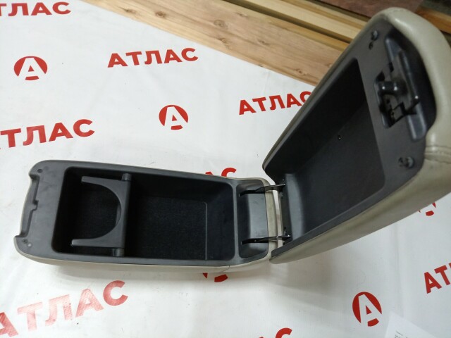 Подлокотник TOYOTA Avensis 