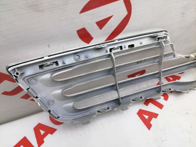 Решетка радиатора TOYOTA Avensis 