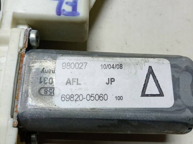 Стеклоподъемник TOYOTA Avensis 