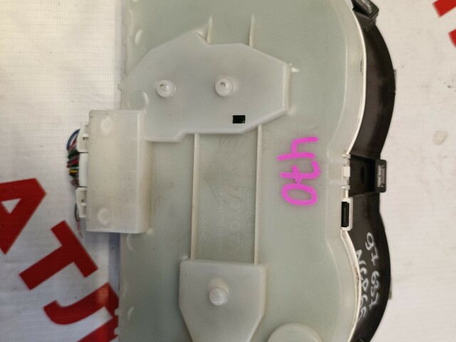 Щиток приборов TOYOTA Ist 