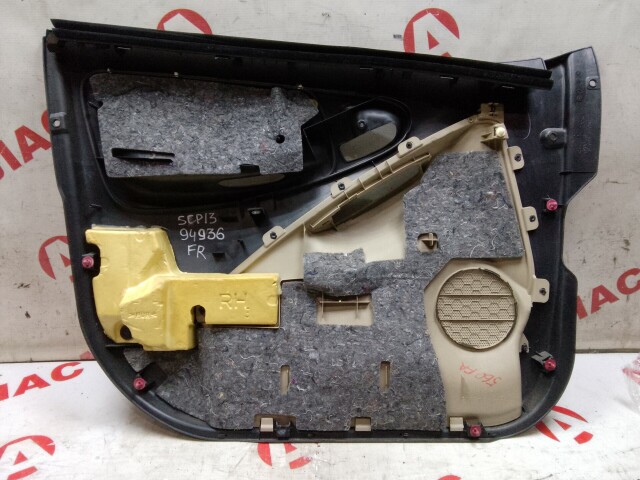 Обшивка двери TOYOTA Vitz 