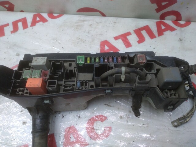 Блок предохранителей TOYOTA Avensis 1ZZ-FE