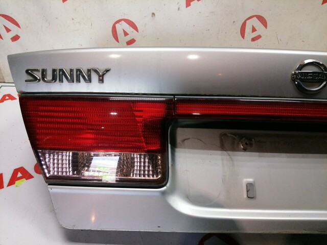 Крышка багажника NISSAN Sunny 