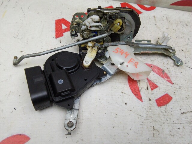 Замок двери TOYOTA Corolla Fielder 