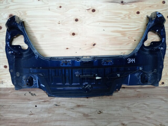 Задняя панель TOYOTA Corolla Axio 