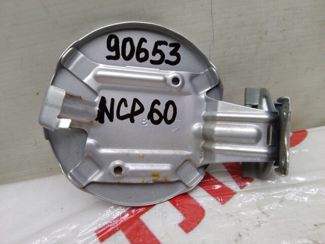 Лючок бензобака TOYOTA Ist 