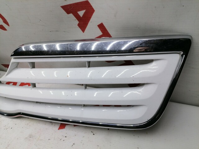 Решетка радиатора TOYOTA Avensis 