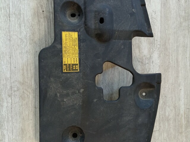 Накладка на радиатор TOYOTA Estima 