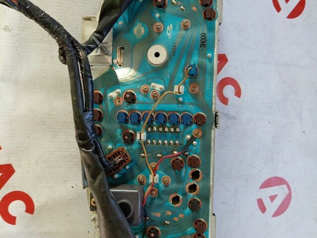 Щиток приборов NISSAN Gloria 