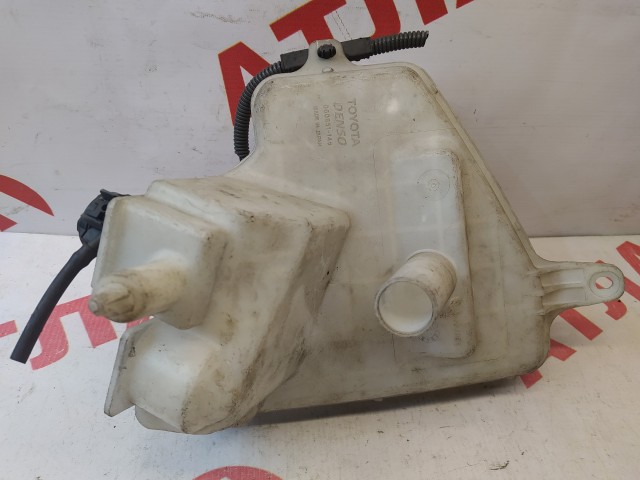 Бачок омывателя TOYOTA Prius 