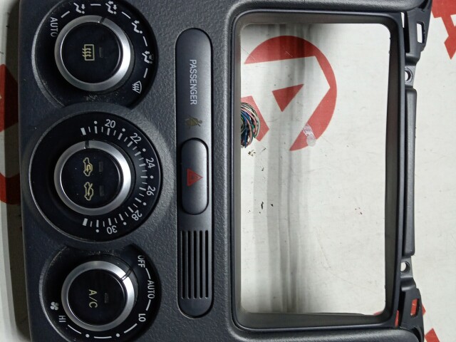 Блок управления печкой и кондиционером TOYOTA FunCargo 