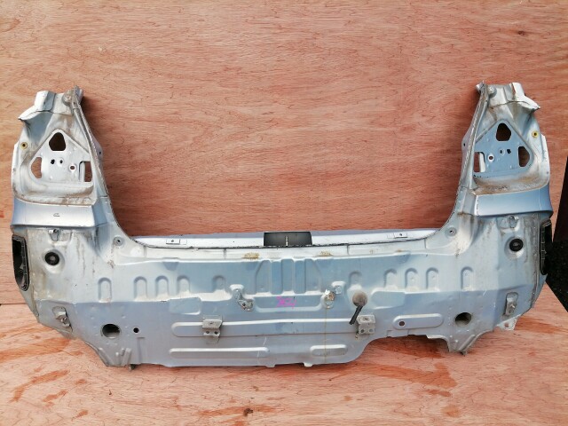Задняя панель TOYOTA Vitz 