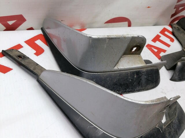 Брызговик NISSAN Sunny 