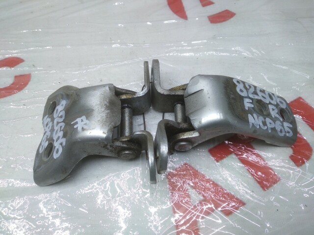 Кронштейны двери TOYOTA Ist 