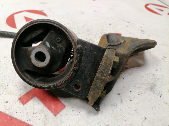 Подушка ДВС TOYOTA Vitz 1SZ-FE