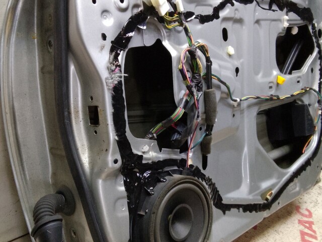 Дверь TOYOTA Avensis 