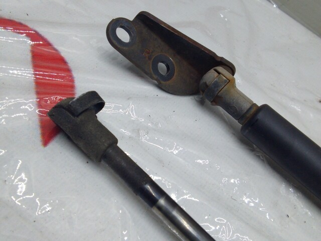 Амортизатор багажника NISSAN X-Trail 