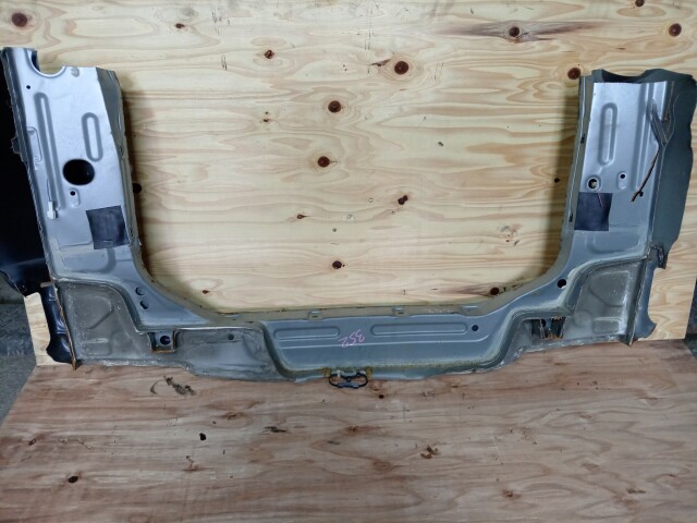 Задняя панель TOYOTA FunCargo 