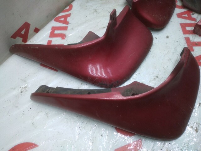 Брызговик MAZDA Premacy 