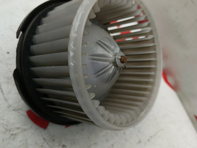 Моторчик печки TOYOTA Ist 