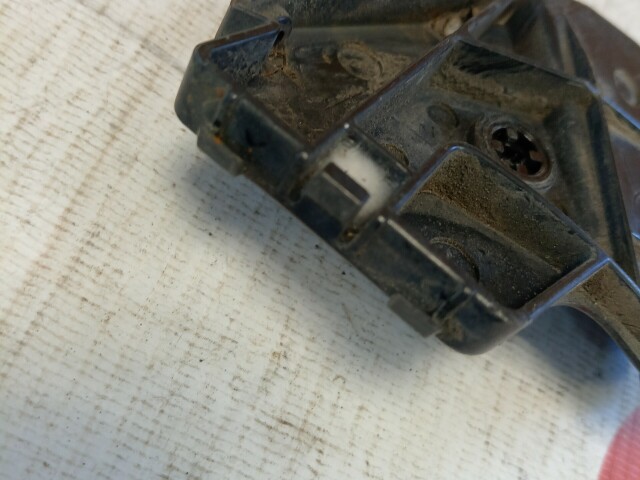 Крепление бампера TOYOTA Ist 