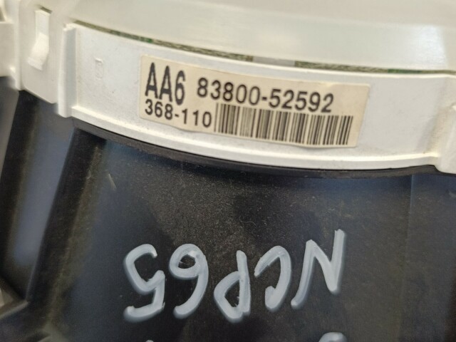 Щиток приборов TOYOTA Ist 