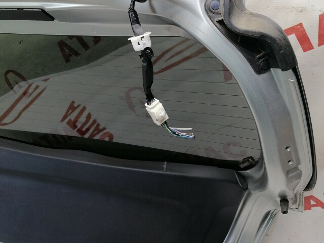 Дверь багажника TOYOTA Vitz 