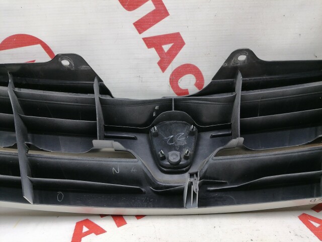 Решетка радиатора TOYOTA Ist 