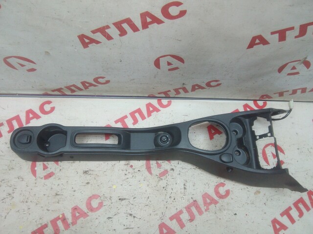 Консоль между сиденьями RENAULT Duster 