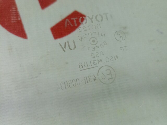 Стекло TOYOTA Vitz 