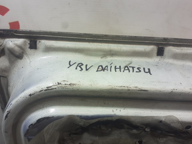 Дверь DAIHATSU YRV 