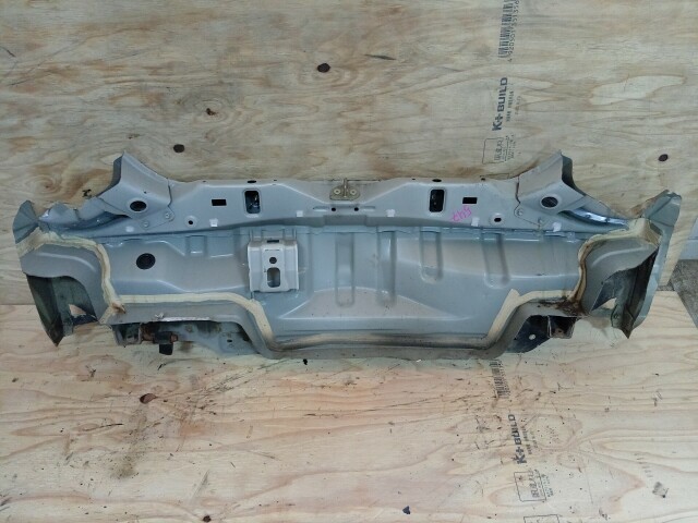 Задняя панель TOYOTA Ist 