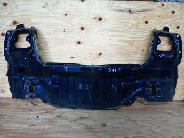 Задняя панель TOYOTA Avensis 