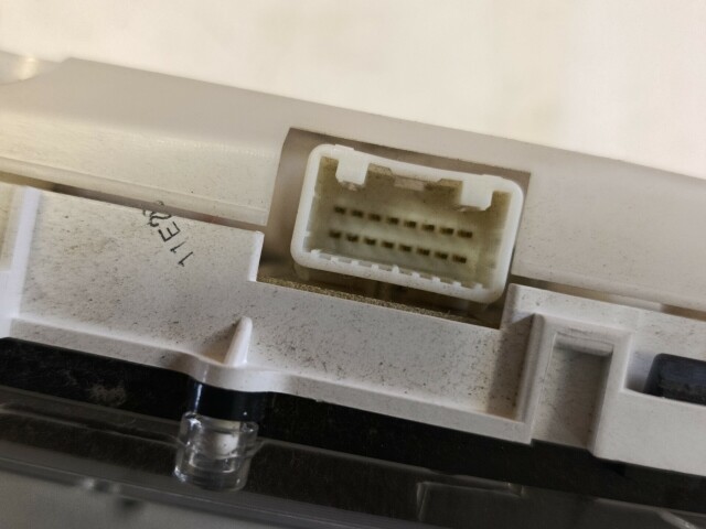 Щиток приборов TOYOTA Corolla 