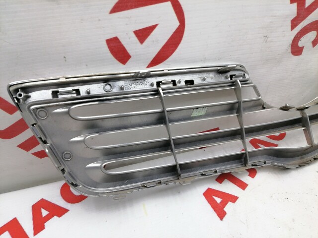 Решетка радиатора TOYOTA Avensis 