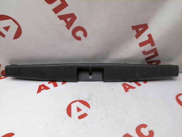 Накладка замка багажника TOYOTA Vitz 