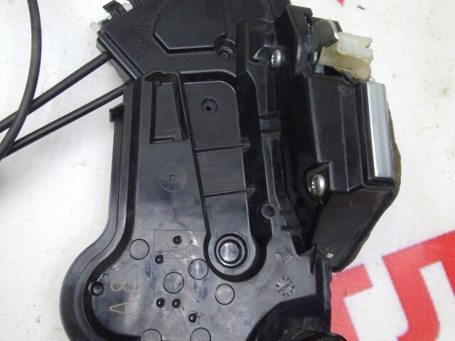 Замок двери  LEXUS 