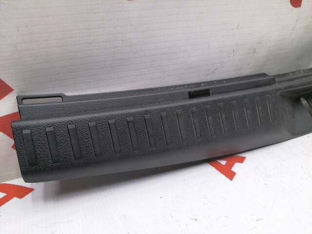 Накладка замка багажника TOYOTA Corolla Fielder 