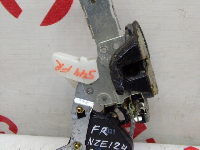 Замок двери TOYOTA Corolla Fielder 